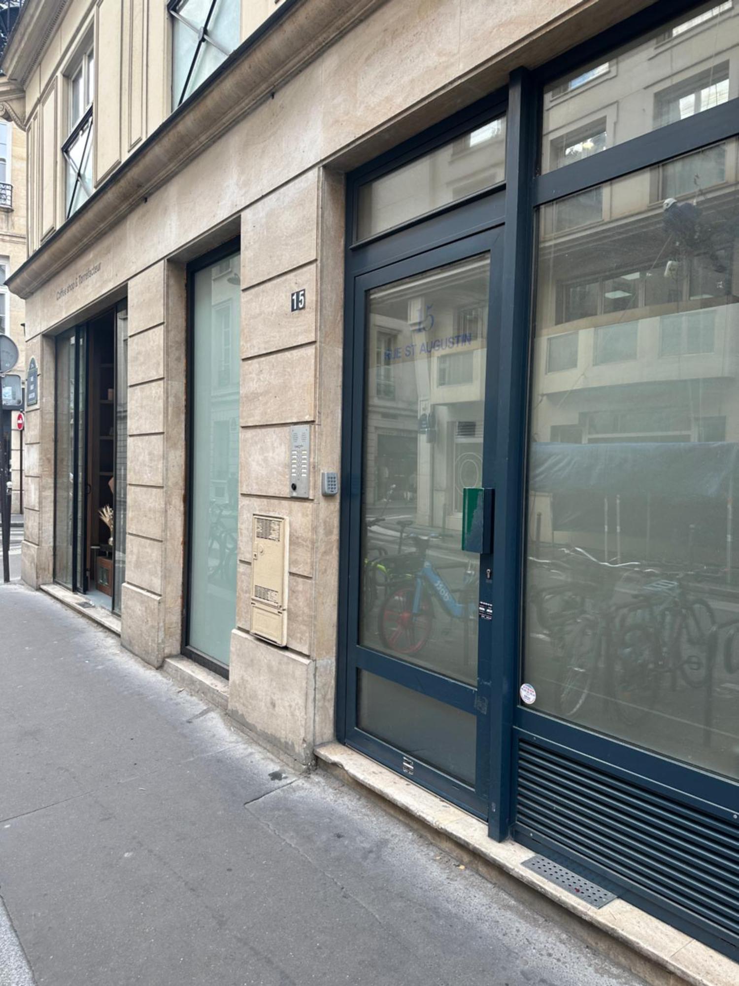 French Typical * Parijs